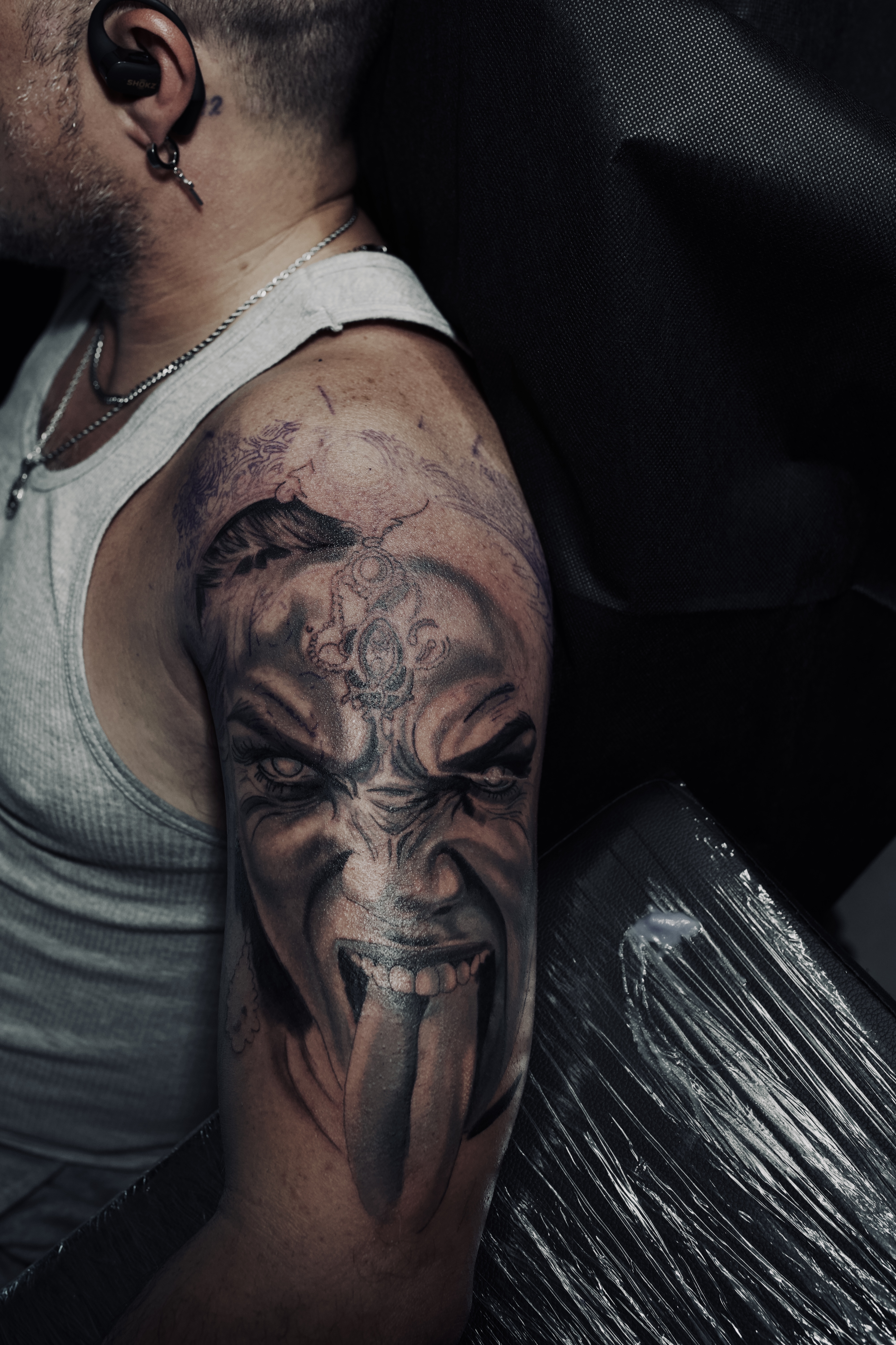 Demon portrait shoulder piece
